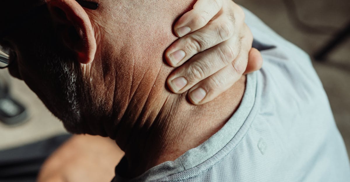 discover effective strategies for managing chronic pain, including medical approaches, complementary therapies and practical advice to improve your quality of life.