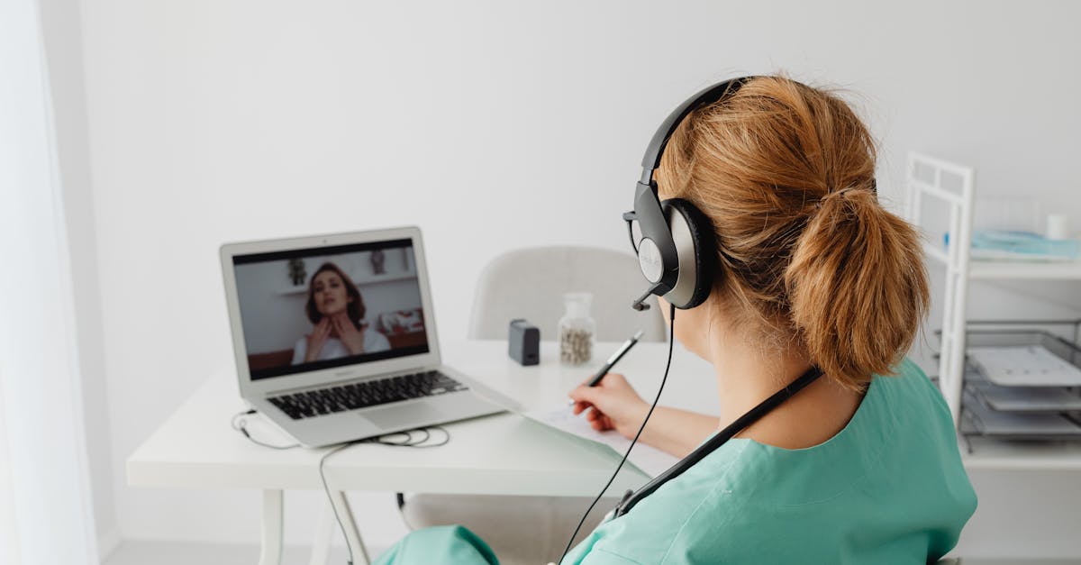 découvrez la télémédecine, une solution innovante qui facilite l'accès aux soins de santé à distance, permettant des consultations médicales en ligne, un suivi personnalisé et une meilleure gestion de votre santé, le tout dans le confort de votre domicile.